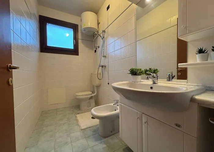 아파트 Flat For Seven Guests In With Pool 비비오네