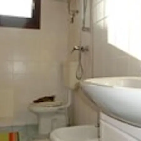 Flat For Seven Guests In With Pool アパート