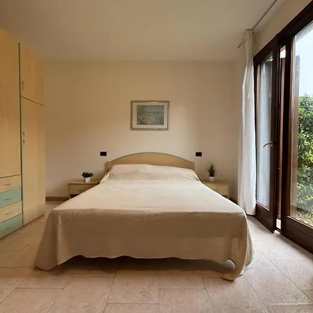 Flat For Seven Guests In With Pool ビビオーネ